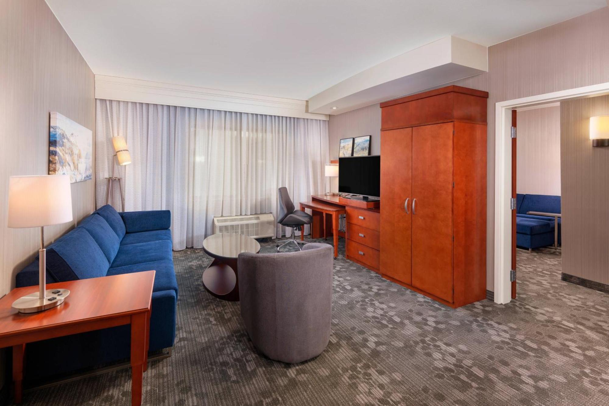 Courtyard By Marriott Orange County 3*