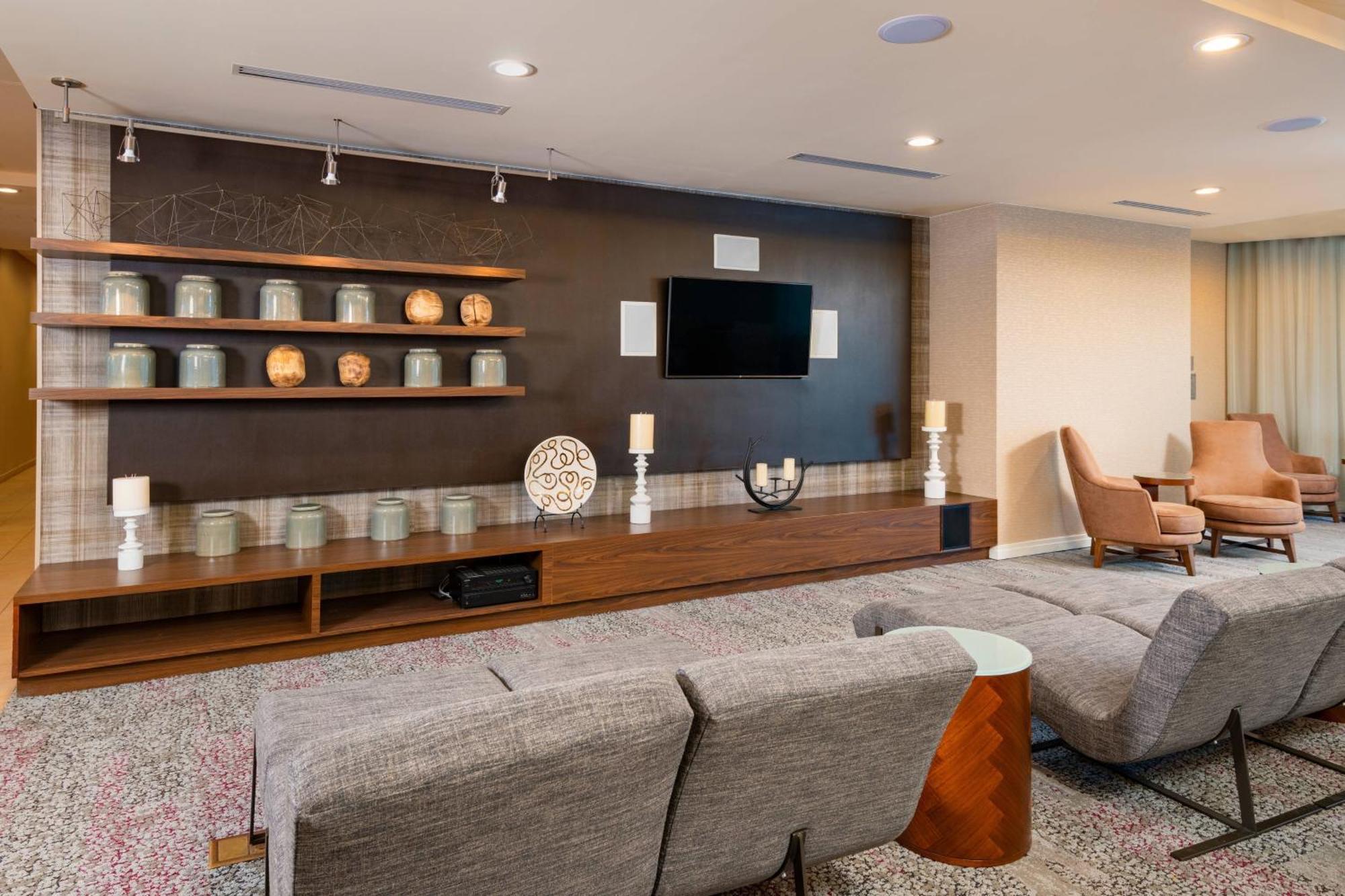 Courtyard By Marriott Orange County Hotel