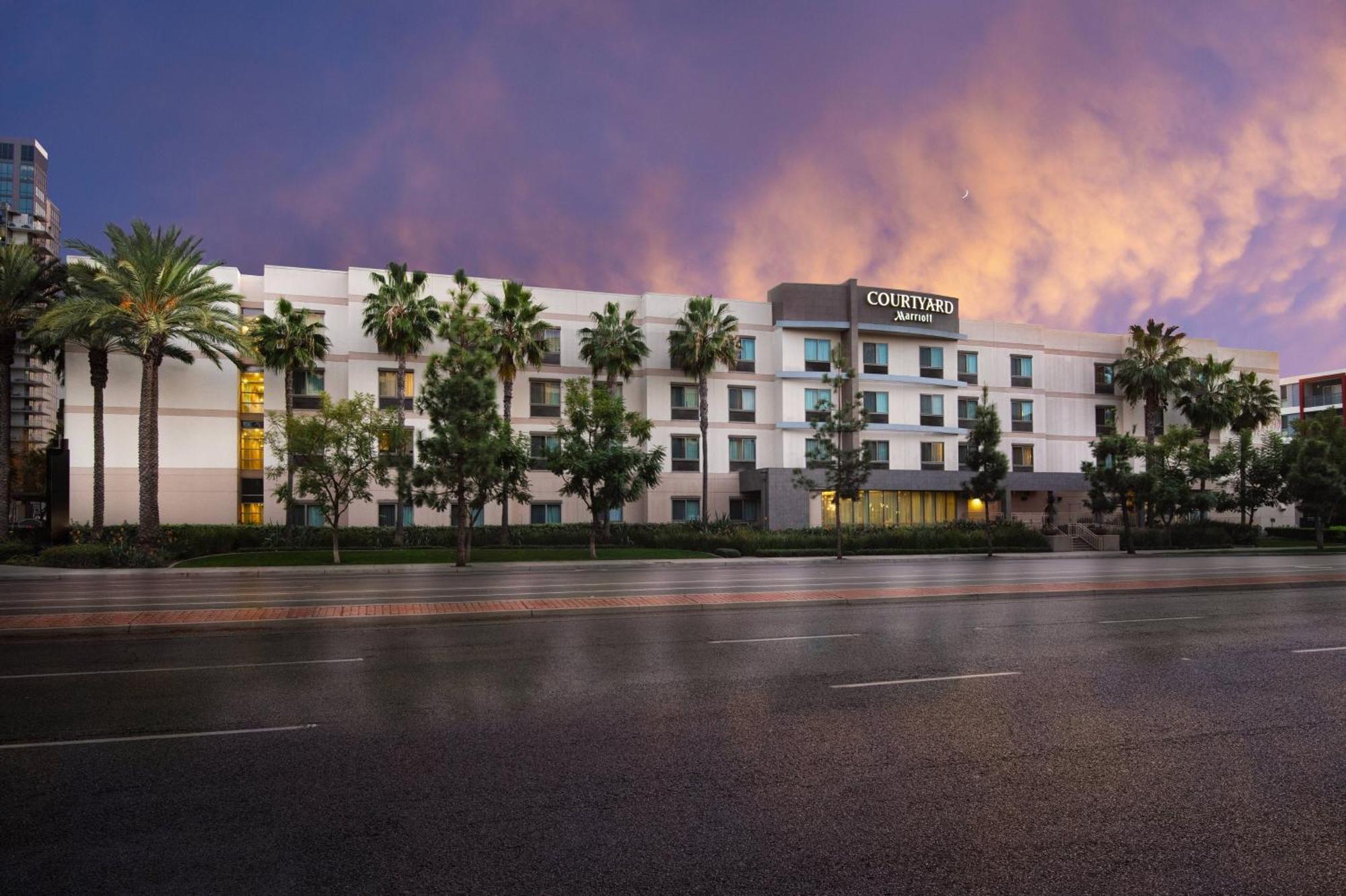 Courtyard By Marriott Orange County Hotel