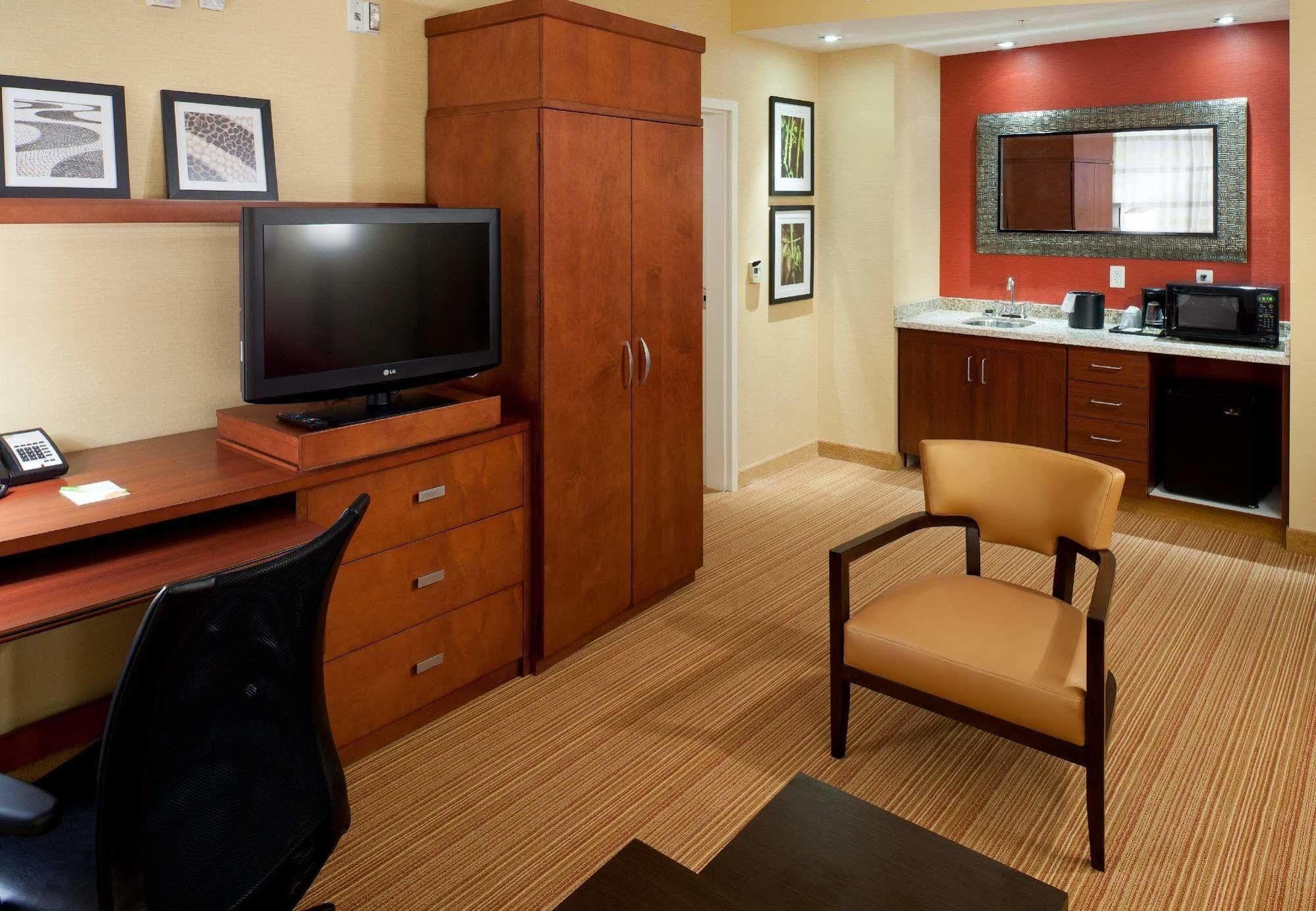 Courtyard By Marriott Orange County Hotel 3*