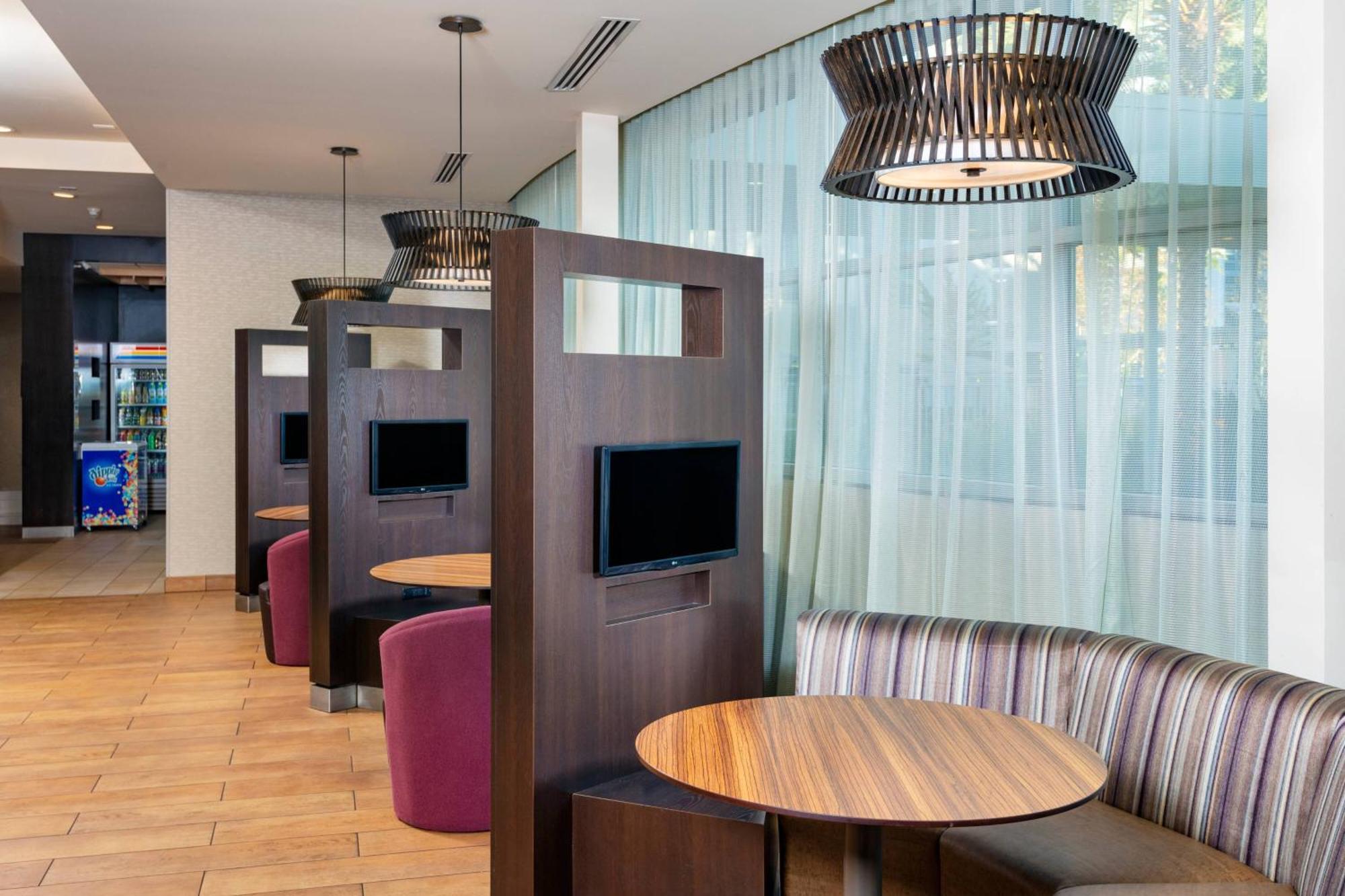Courtyard By Marriott Orange County